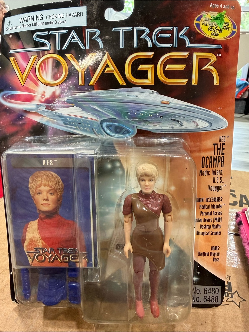 Star Trek Voyager Playmates KES The OCAMPA Medic Intern Action Figure - 1995 NEW
